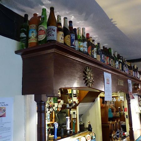 The Sun Inn Englefield Green ภายนอก รูปภาพ