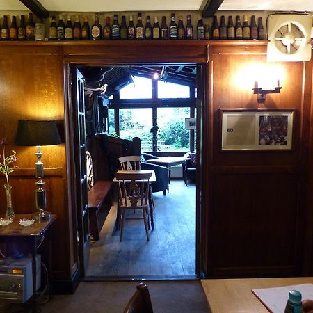 The Sun Inn Englefield Green ภายนอก รูปภาพ