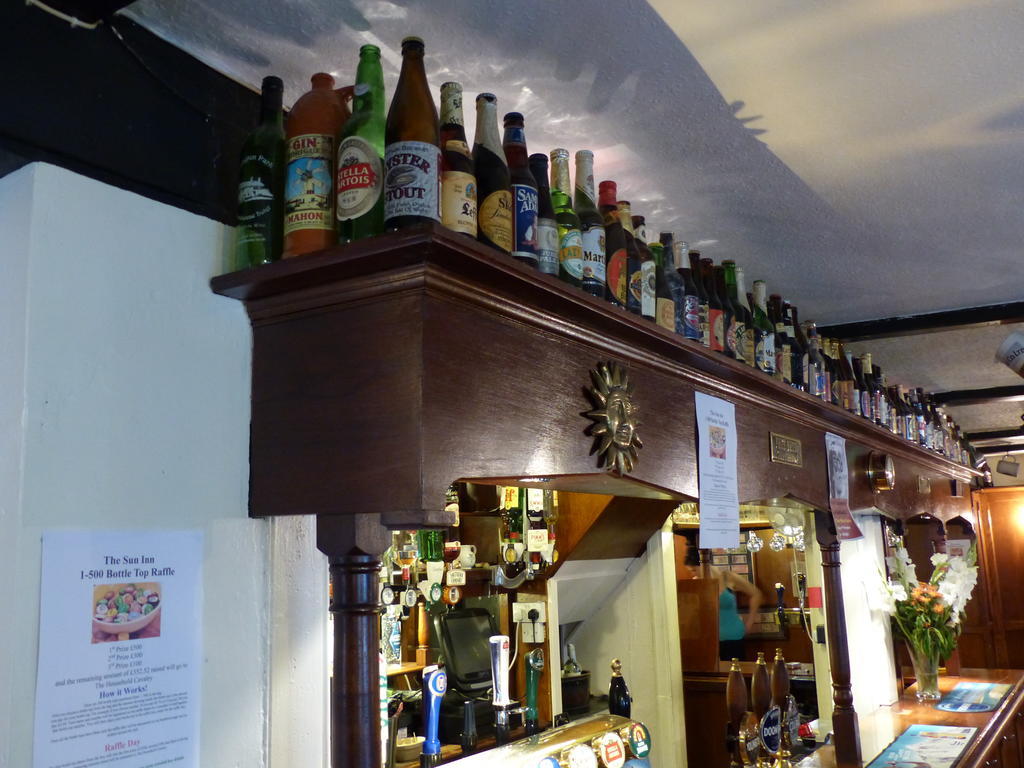 The Sun Inn Englefield Green ภายนอก รูปภาพ