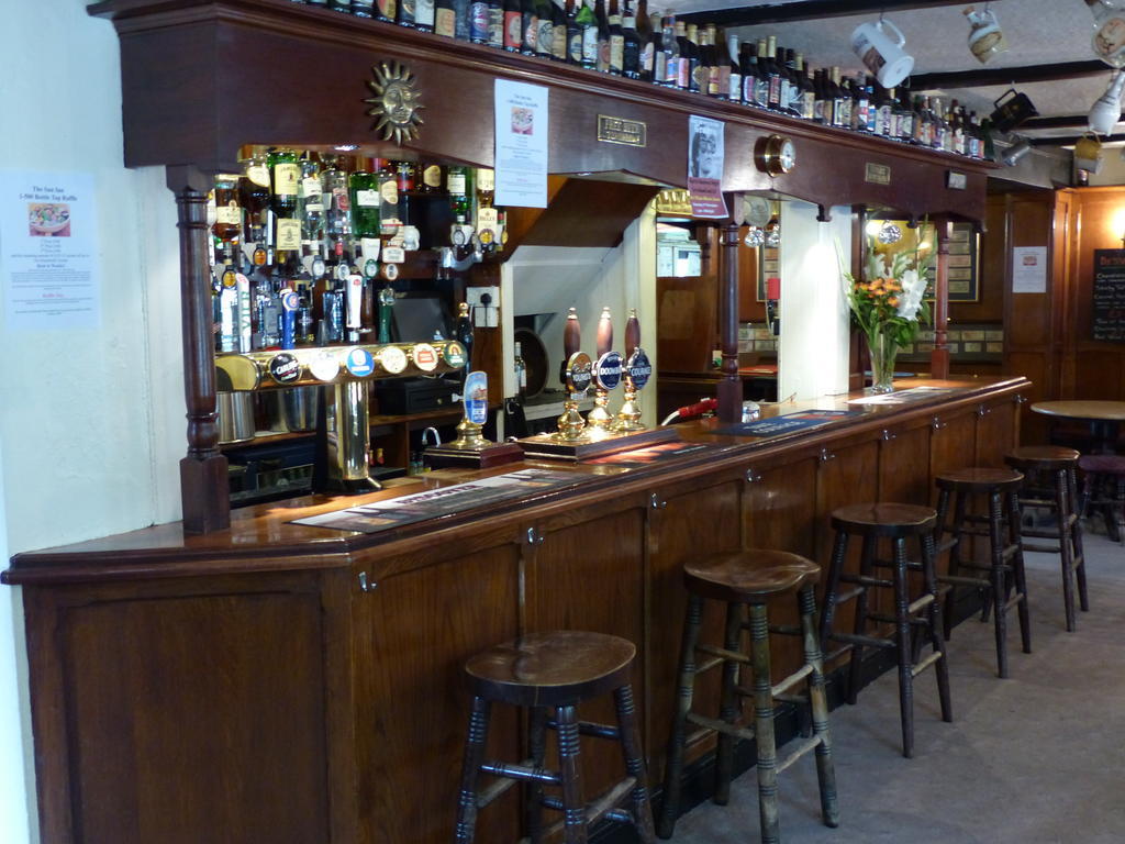 The Sun Inn Englefield Green ภายนอก รูปภาพ